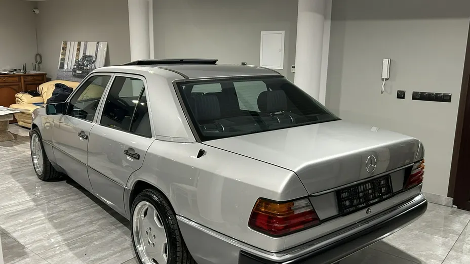 MERCEDES-BENZ 124 -