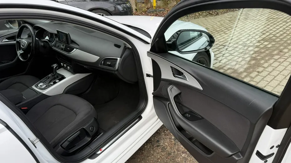 AUDI A6 -