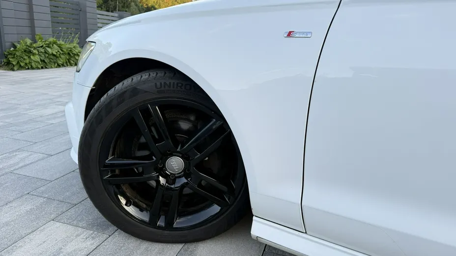 AUDI A6 -