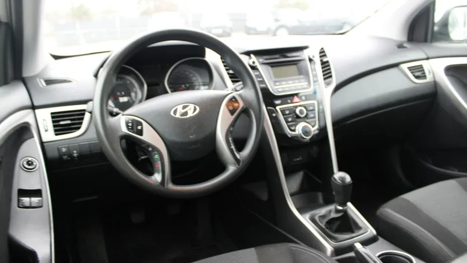 HYUNDAI i30 -