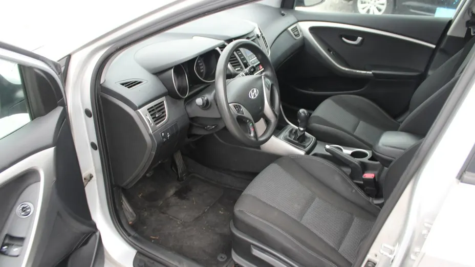 HYUNDAI i30 -