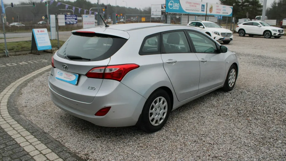HYUNDAI i30 -
