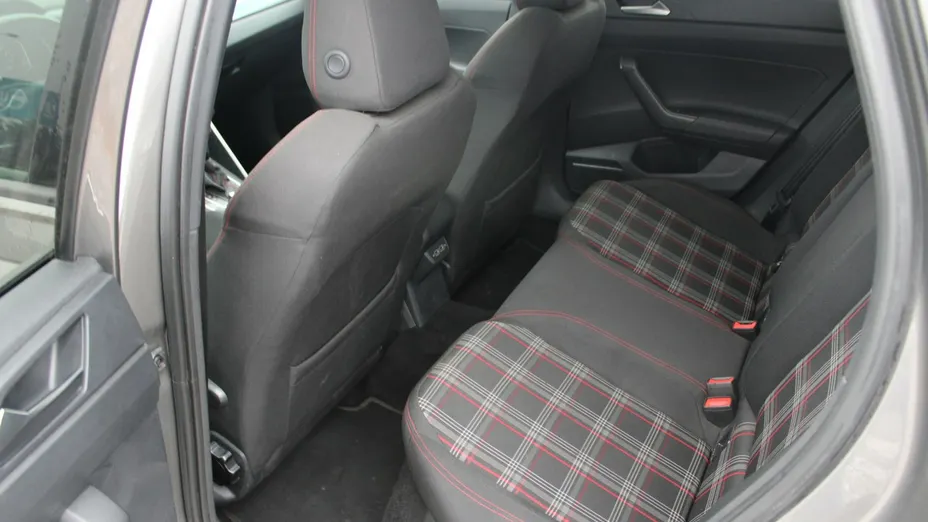 VOLKSWAGEN Polo -