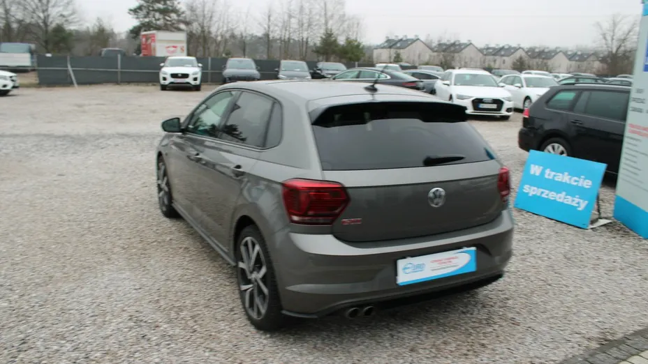VOLKSWAGEN Polo -