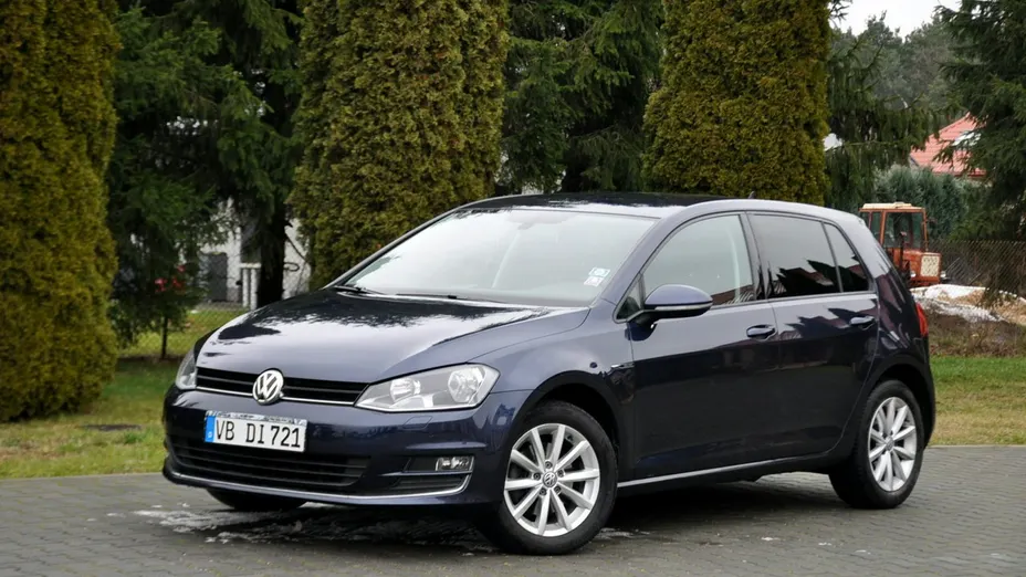 VOLKSWAGEN Golf -