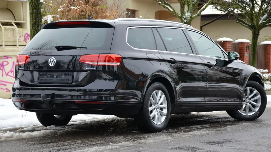 VOLKSWAGEN Passat -