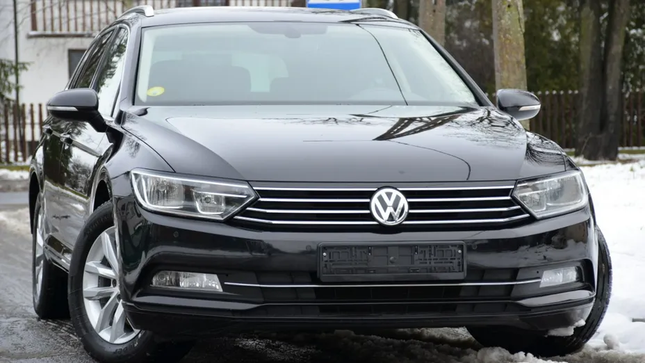 VOLKSWAGEN Passat -
