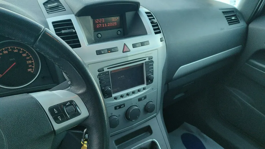 OPEL Zafira -