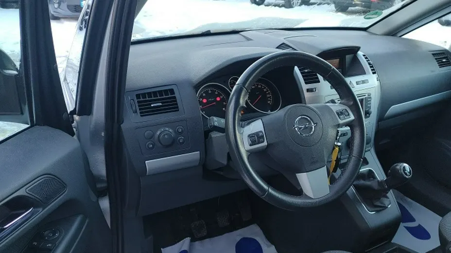 OPEL Zafira -