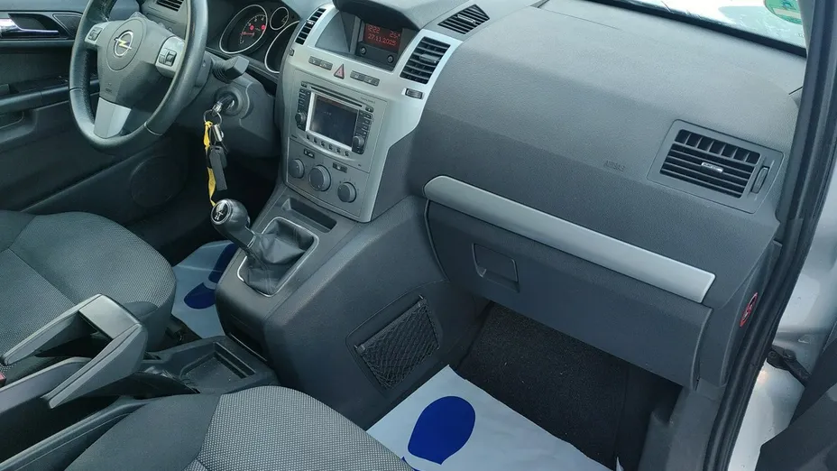 OPEL Zafira -