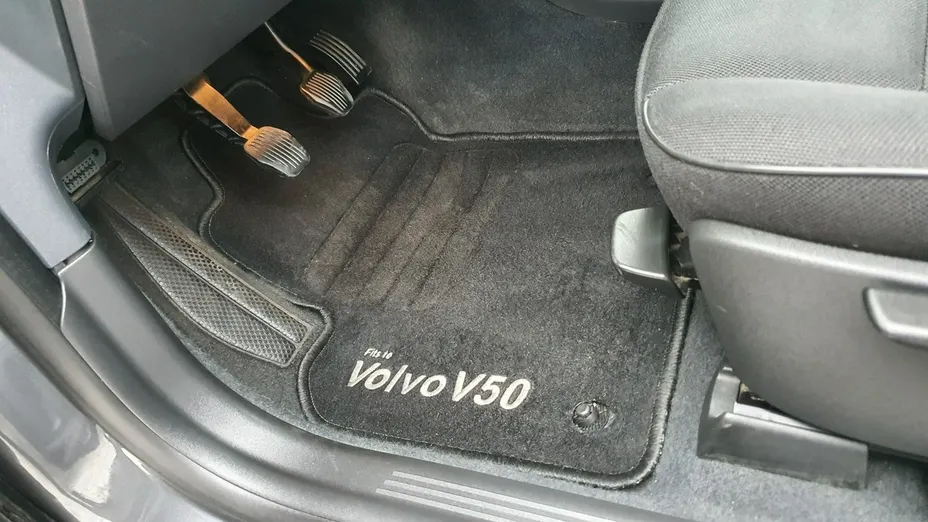 VOLVO V50 -