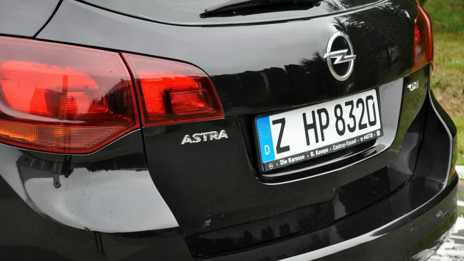 OPEL Astra -