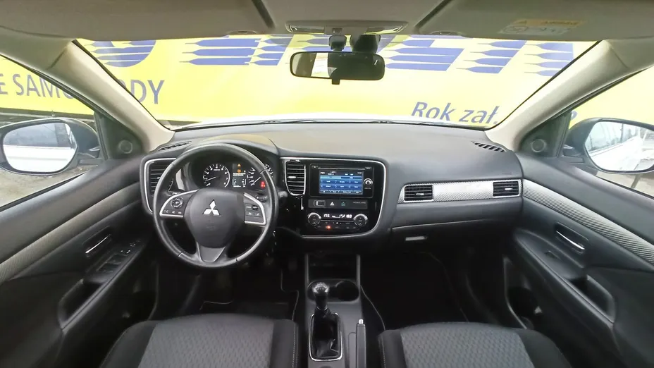 MITSUBISHI Outlander -