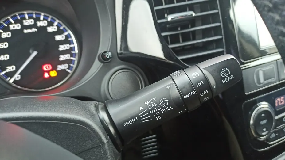 MITSUBISHI Outlander -