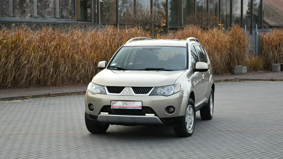 MITSUBISHI Outlander -