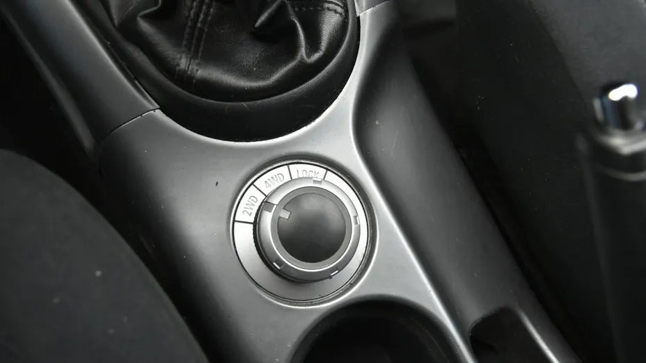 MITSUBISHI Outlander -