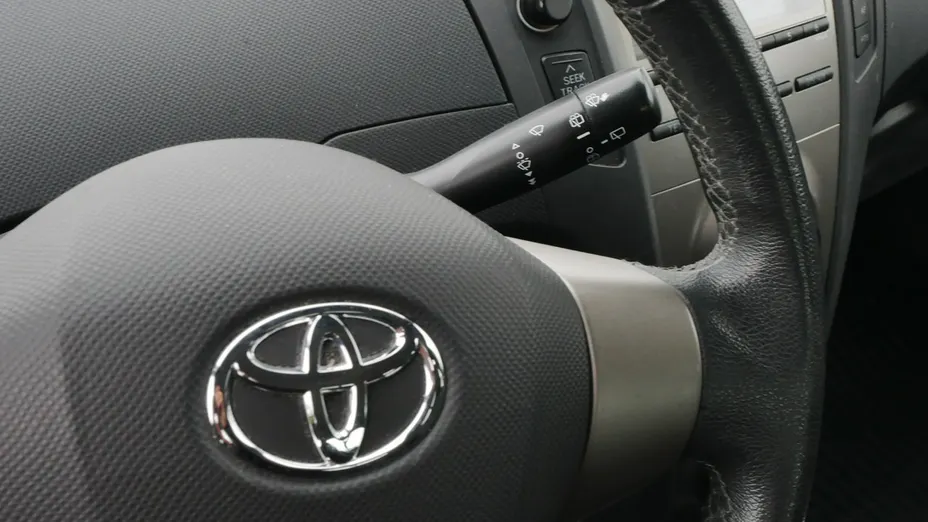 TOYOTA Yaris -
