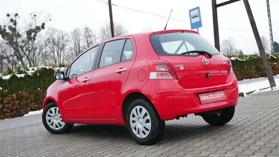 TOYOTA Yaris -