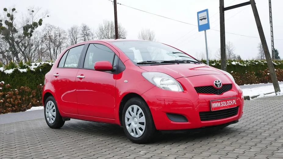 TOYOTA Yaris -