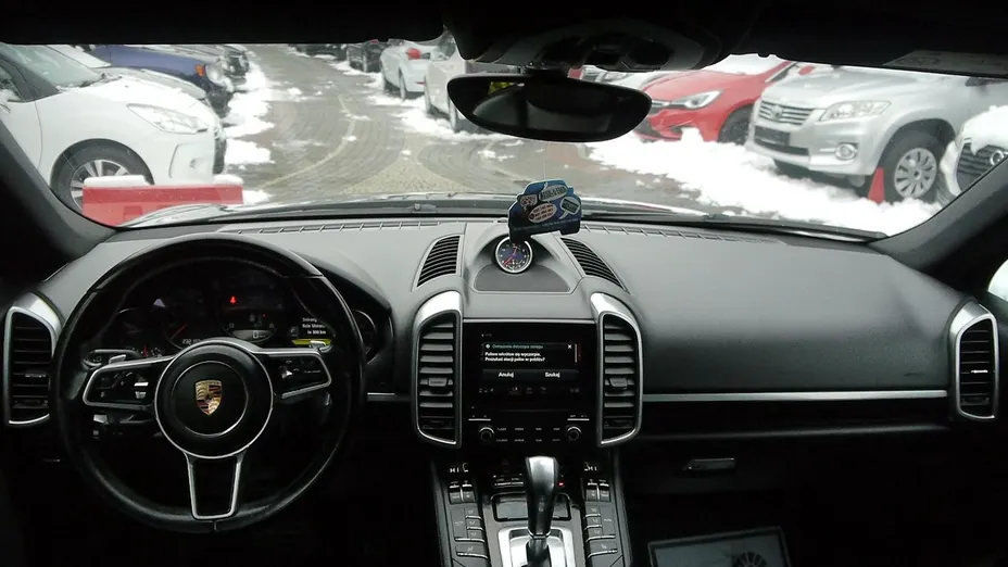 PORSCHE Cayenne -