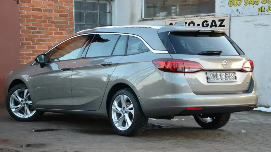 OPEL Astra -