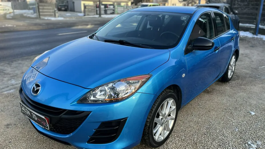 MAZDA 3 -