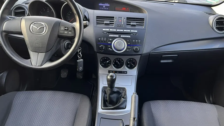 MAZDA 3 -