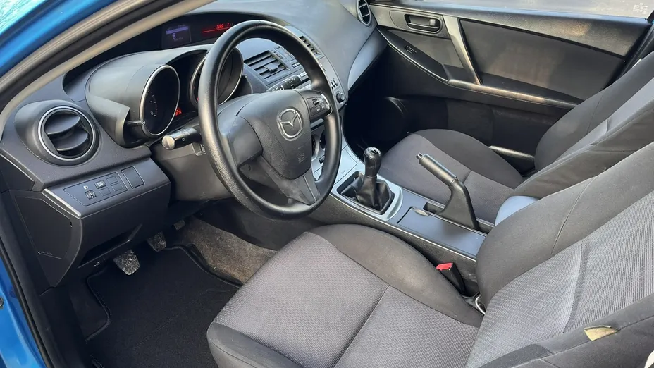 MAZDA 3 -