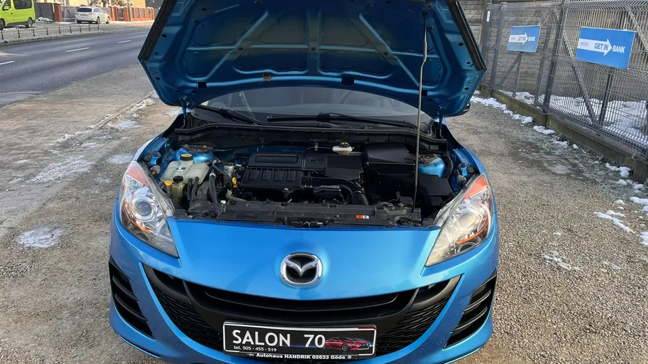 MAZDA 3 -