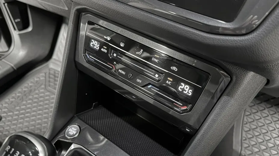 VOLKSWAGEN Tiguan -