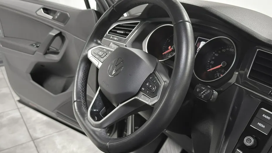 VOLKSWAGEN Tiguan -