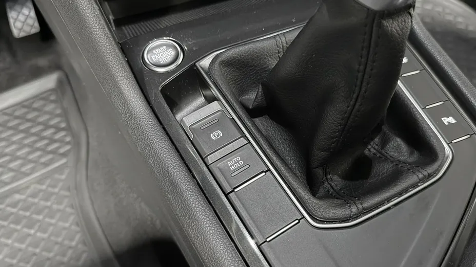 VOLKSWAGEN Tiguan -