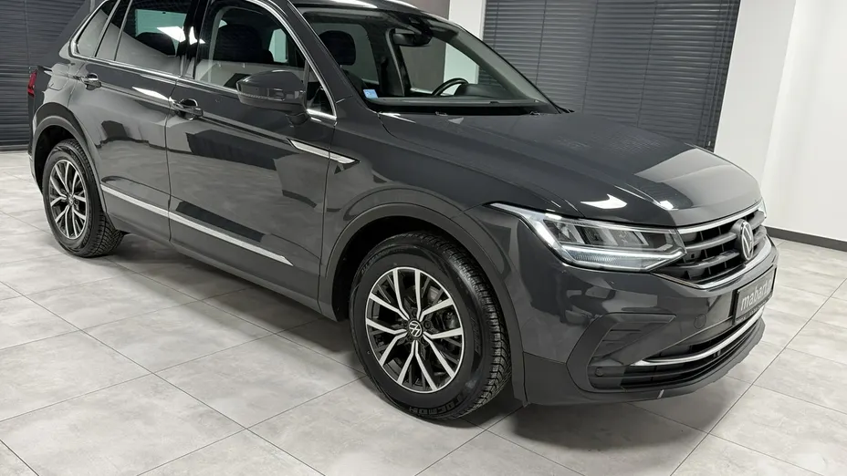 VOLKSWAGEN Tiguan -