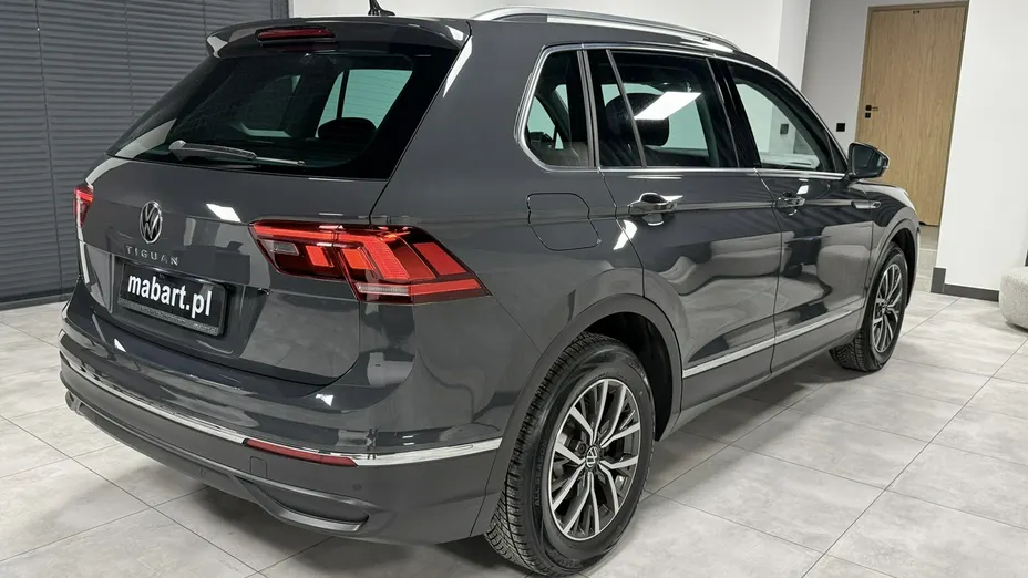 VOLKSWAGEN Tiguan -