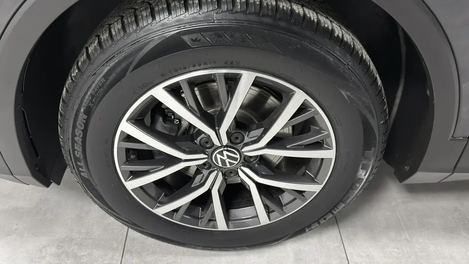 VOLKSWAGEN Tiguan -