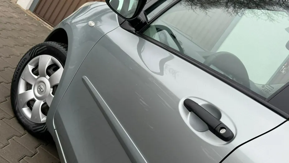 TOYOTA Yaris -