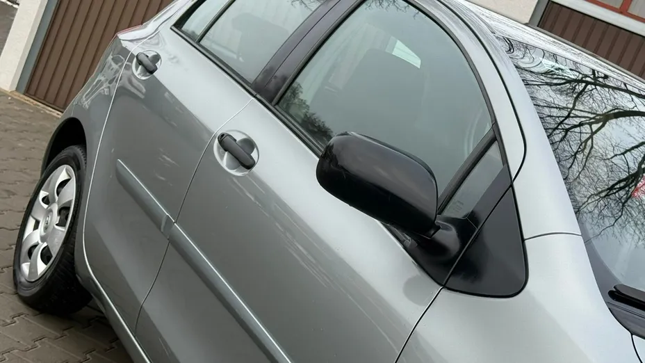 TOYOTA Yaris -