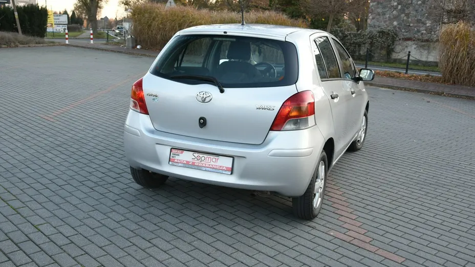TOYOTA Yaris -