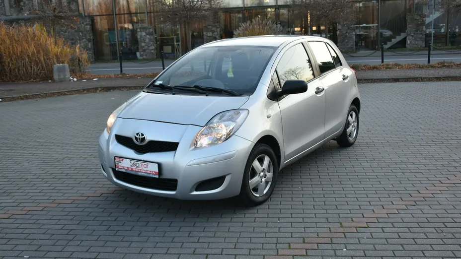 TOYOTA Yaris -