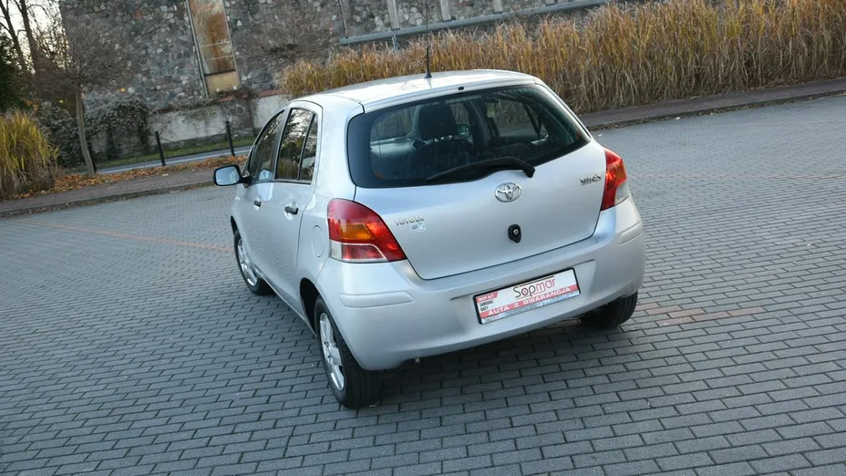 TOYOTA Yaris -