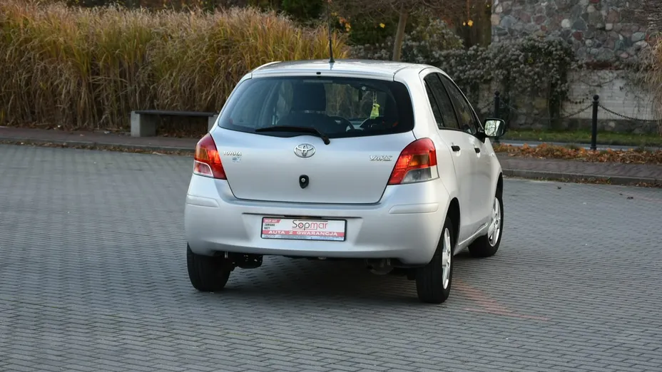 TOYOTA Yaris -