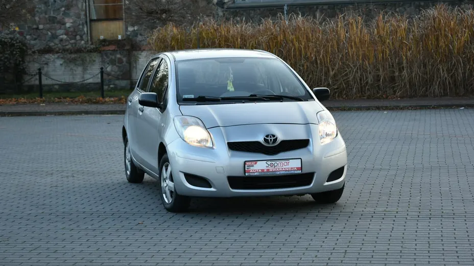 TOYOTA Yaris -
