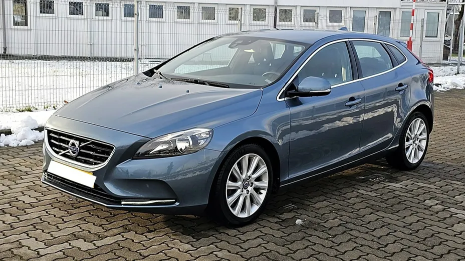 VOLVO V40 -