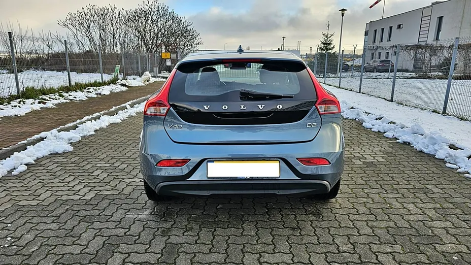 VOLVO V40 -
