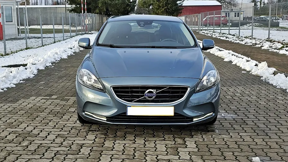 VOLVO V40 -