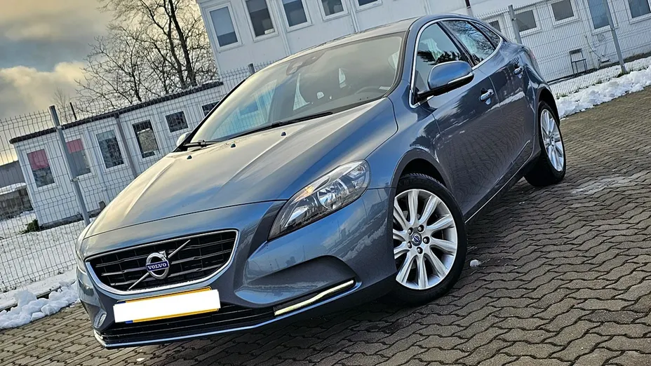 VOLVO V40 -