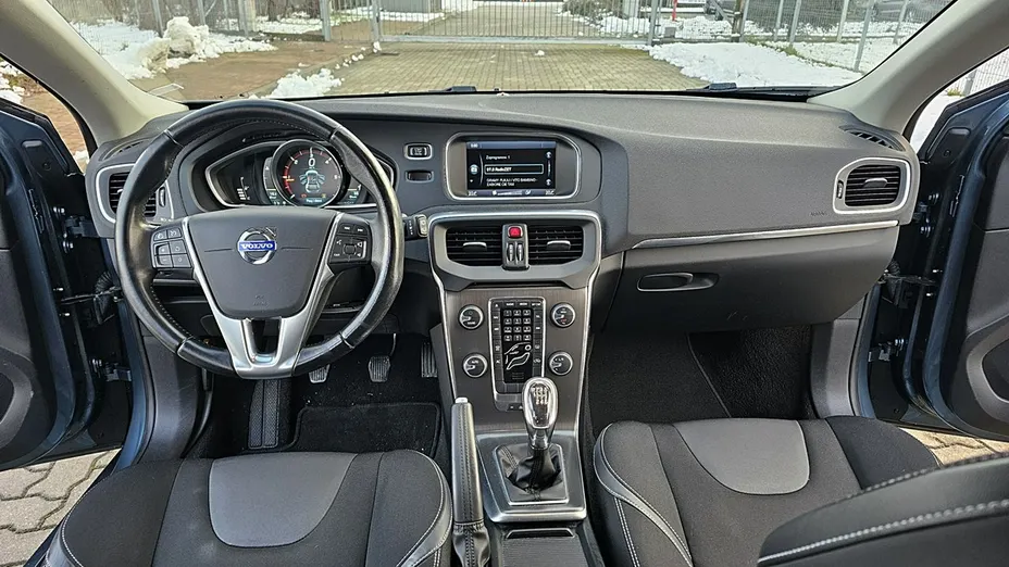 VOLVO V40 -