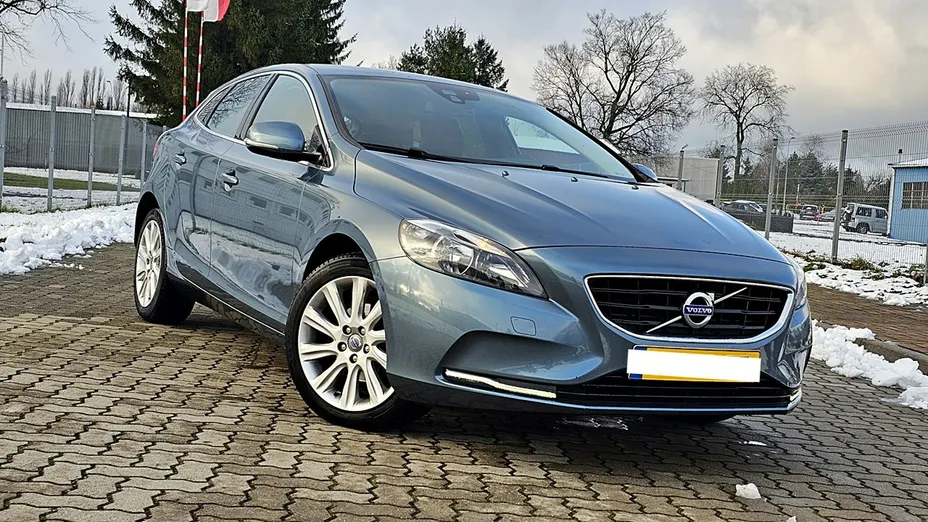 VOLVO V40 -