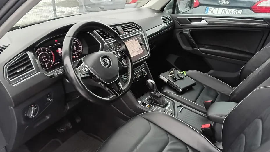 VOLKSWAGEN Tiguan -