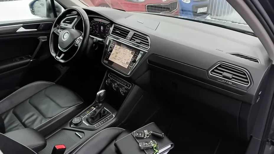 VOLKSWAGEN Tiguan -